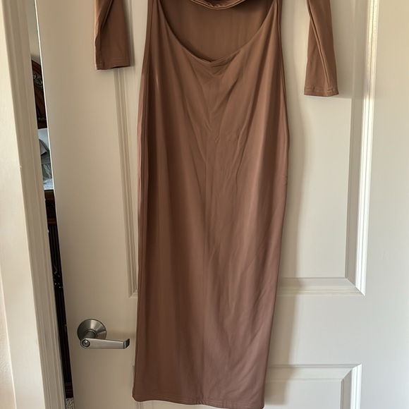 Meshki Cut-out Midi dress in light brown - Picture 5 of 6